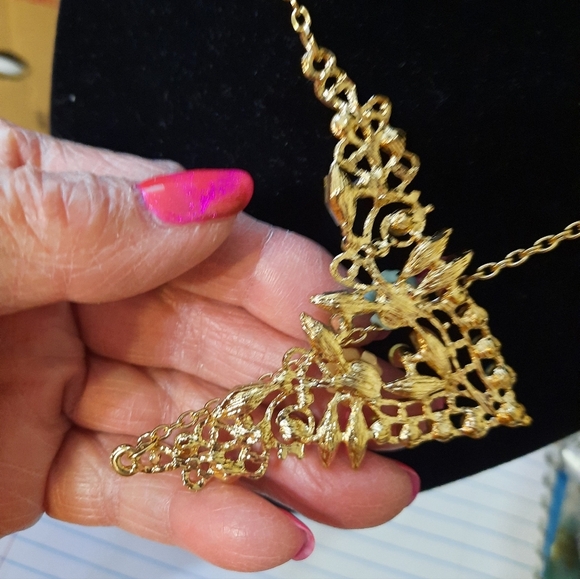 Betsey Johnson Gold Multicolor Floral Necklace NWT - Picture 8 of 11